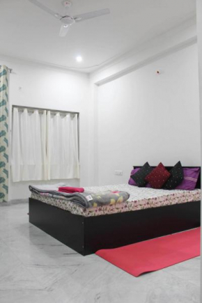 OYO HOME 84939 Choudhary White House